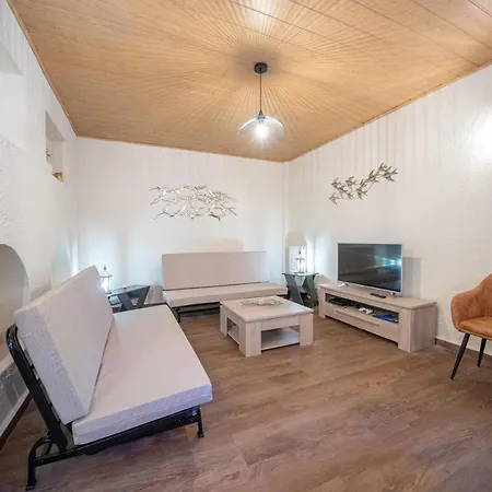 Eglina Villa's *